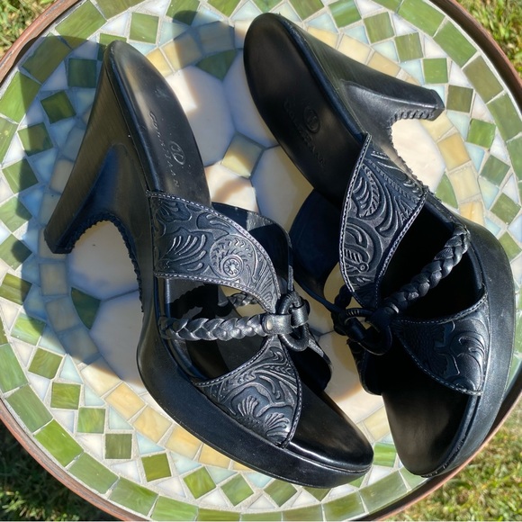 Cole Haan black tooled leather slide sandals mules US women’s size 8 - Picture 9 of 13